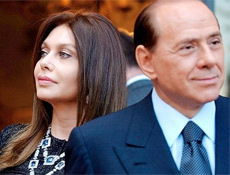Karısı çapkın Berlusconiyi boynuzluyor