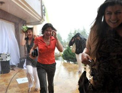 Ankaradaki defileye yağmur indi