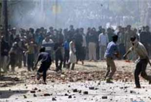 Hindistanda 9 polis öldürüldü