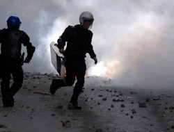 Adanada Canolar polise saldırdı