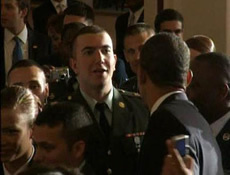 Obama Türk askere yemin ettirdi