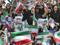 Ahmedinejad yanlıları sokakta